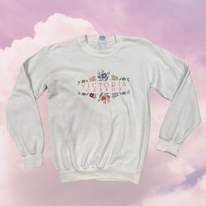 Vintage y2k embroidered crewneck sweater Victoria Canada